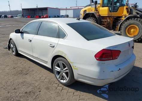 2013 Volkswagen Passat 3.6L V6 Sel Premium z USA, uszkodzony, nr VIN 1VWCM7A37DC024641
